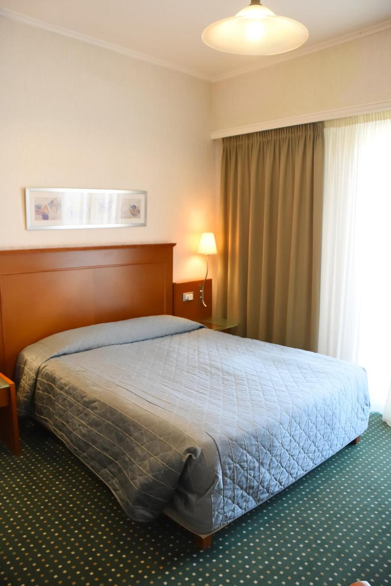 Adrian Hotel Atena Cameră foto